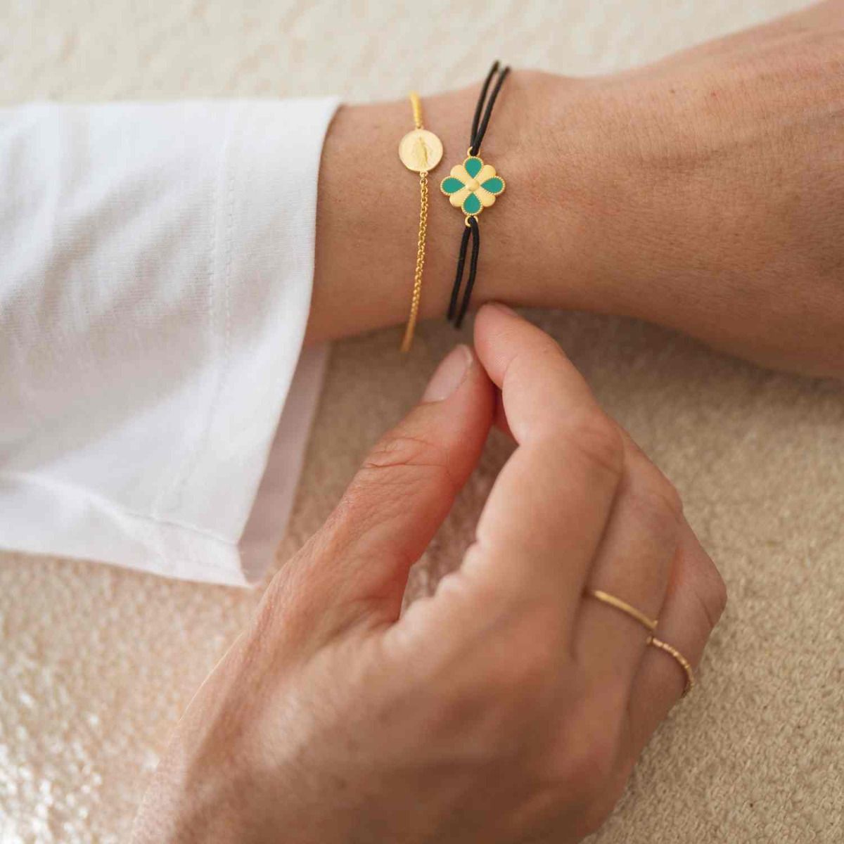 bracelet cordon femme rosace perlée verte
