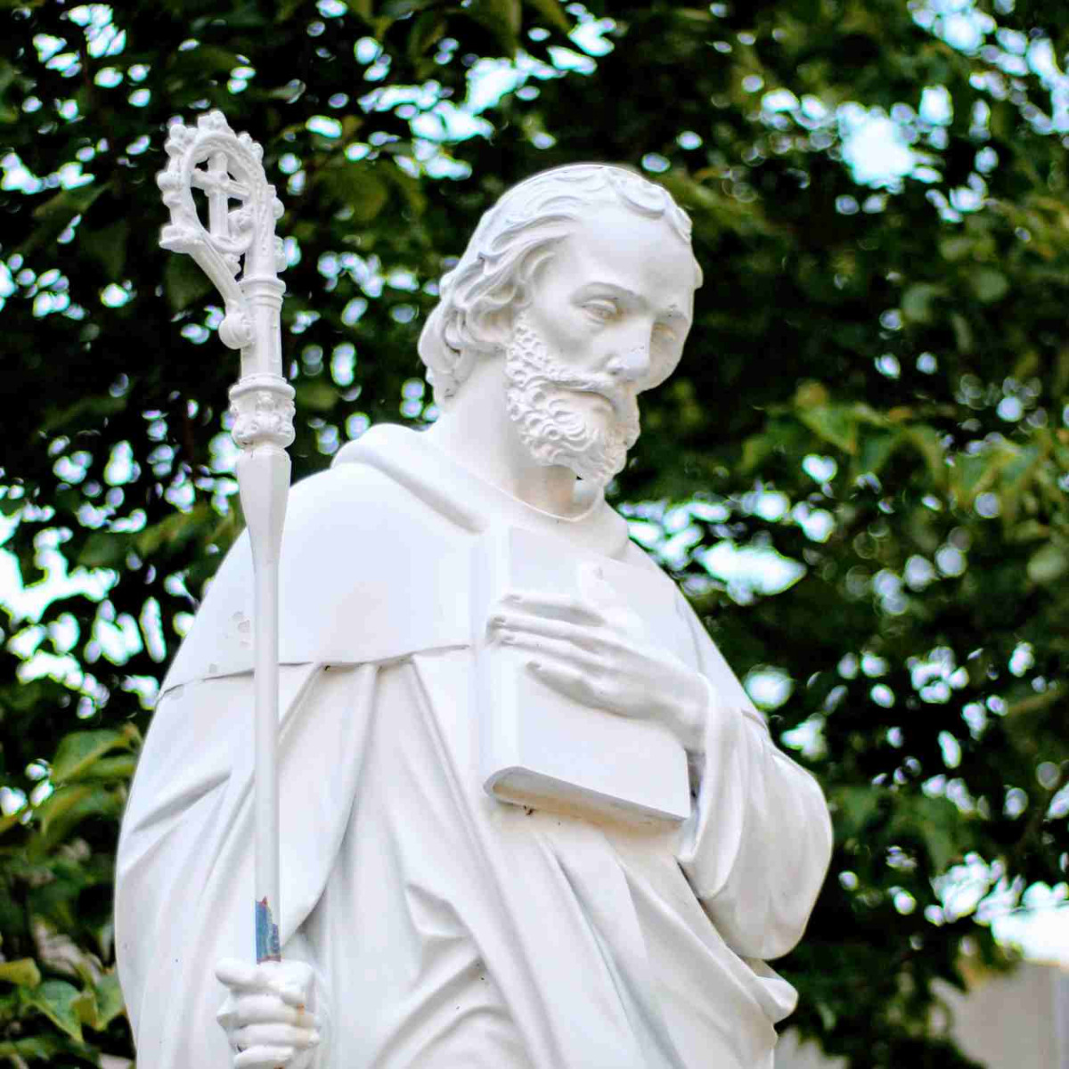 saint Benoit statue